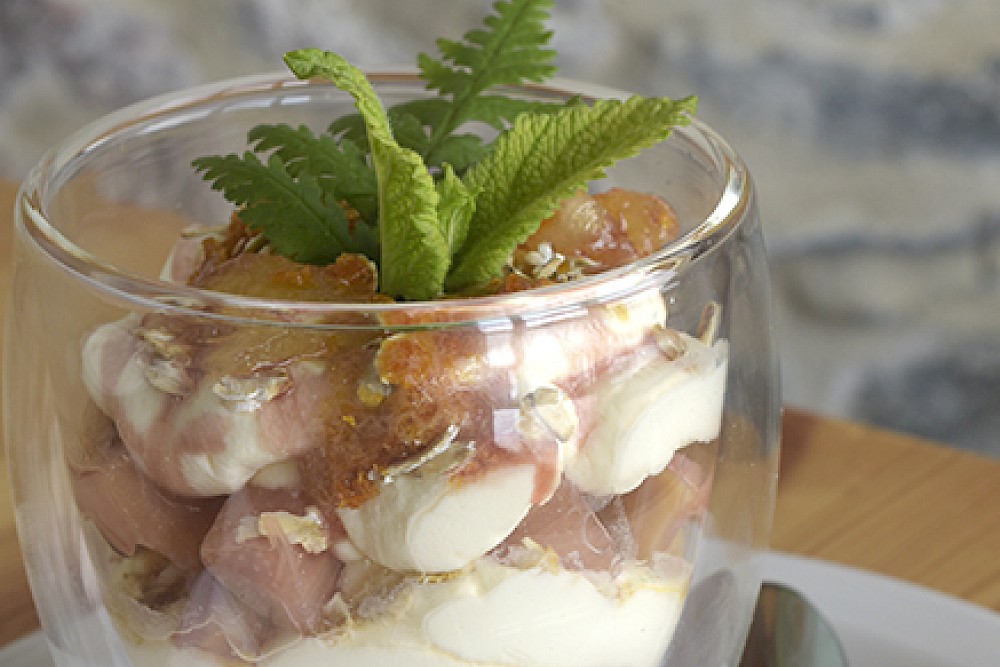 Rhubarb cranachan